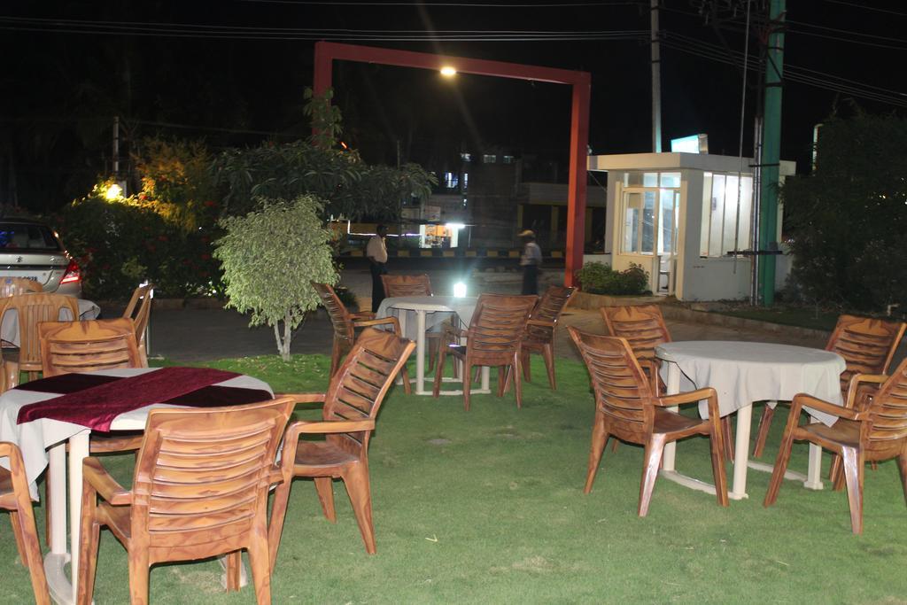 Hotel Kalyani ไมซอร์ ภายนอก รูปภาพ